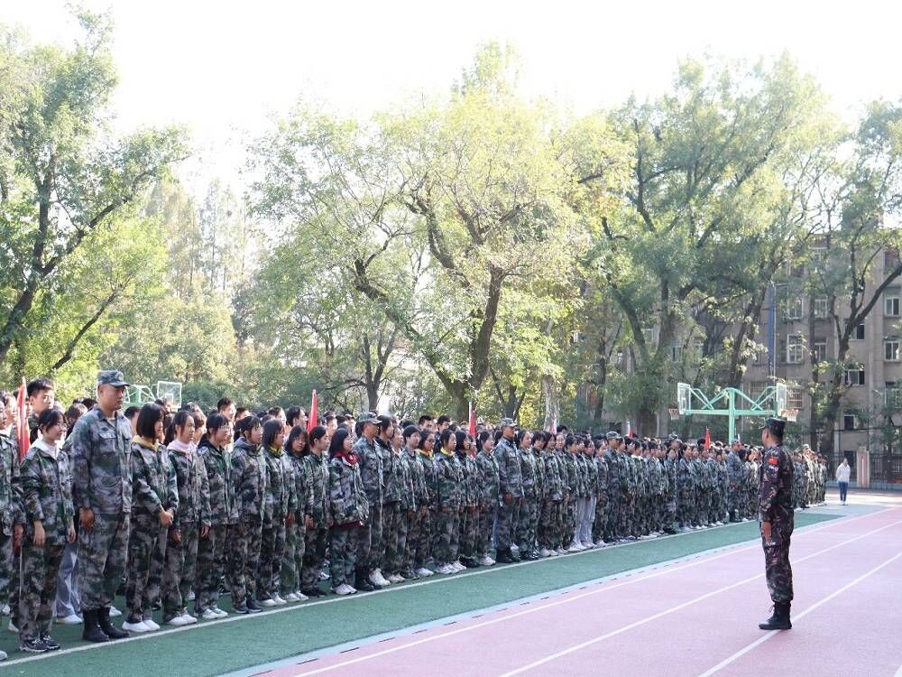 玄武高级中学举行2021级新生军训闭营仪式.jpg