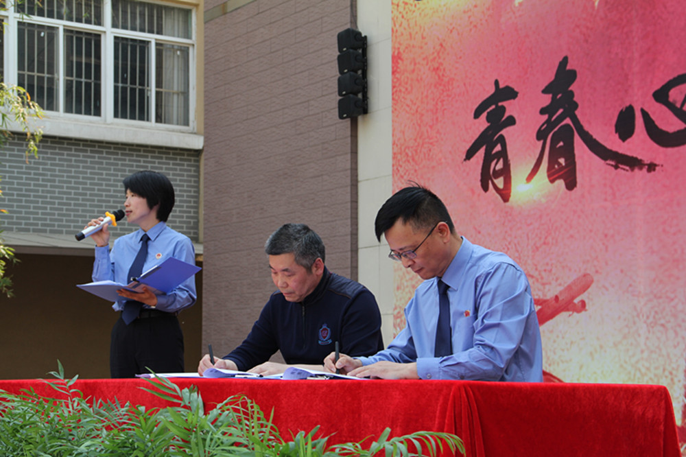 玄武高级中学举行法治进校园活动.jpg