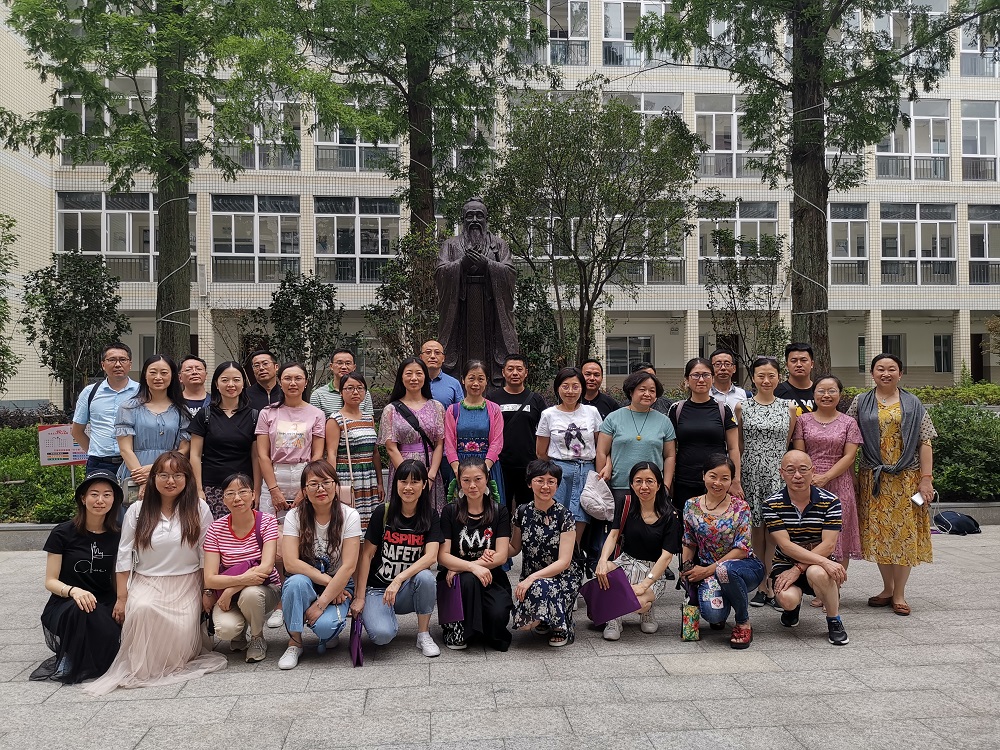 成都西北中学教师代表到玄武高级中学参观交流1.jpg