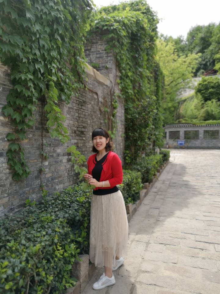 杨娟.jpg